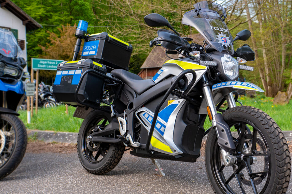 E-Motorrad statt heißen Öfen: Hessische Polizei setzt auf Nachhaltigkeit