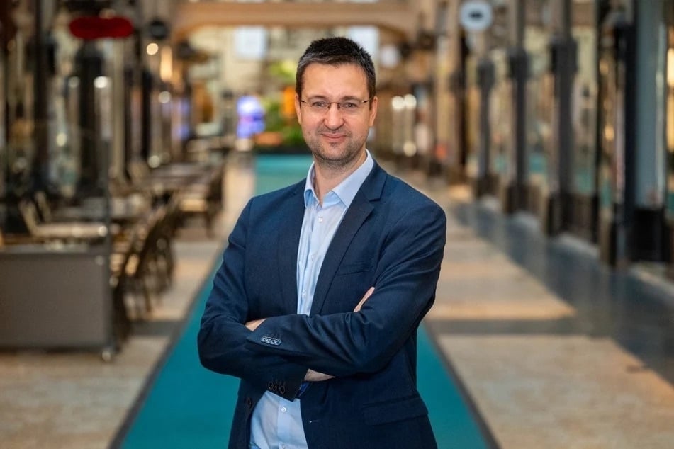 Eric Recke (39), OB-Bewerber des Bündnisses Sahra Wagenknecht (BSW), kritisiert einige Entscheidungen des Stadtrats.