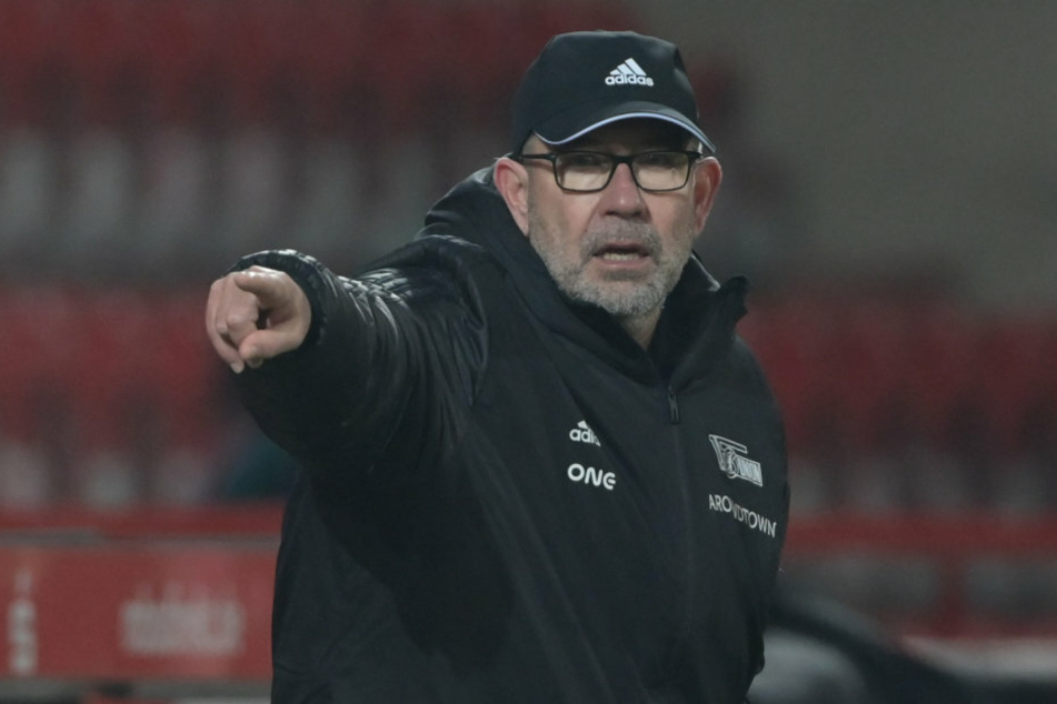 Union-Coach Urs Fischer (54) zeigt bereits die Richtung an: Er will mit seiner Mannschaft unbedingt in die dritte Runde des DFB-Pokals einziehen, warnt jedoch vor dem Gegner.