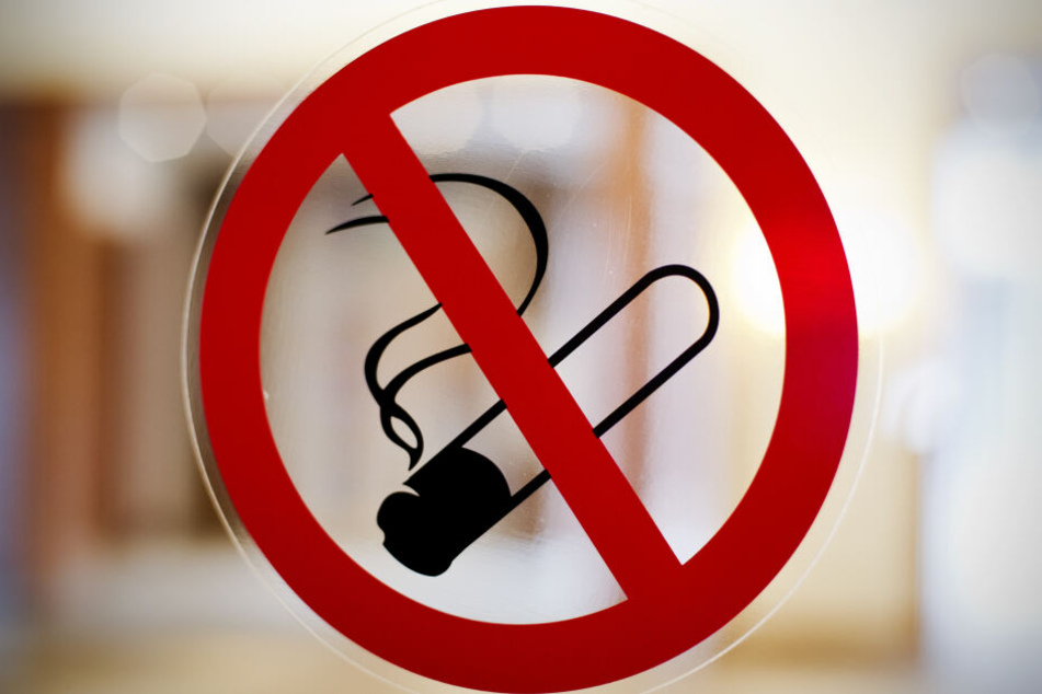 Hätte der Mann auf dieses Schild geachtet, wäre ihm vermutlich nichts passiert. (Symboldbild)