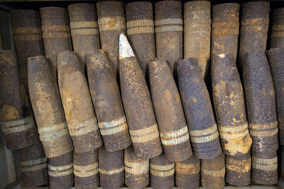 Nachdem sich die Vorbereitungen zur Bergung der Weltkriegsmunition wegen der Corona-Pandemie verzögert hatten, werden nun erste Probeschürfungen vorgenommen. (Symbolbild)