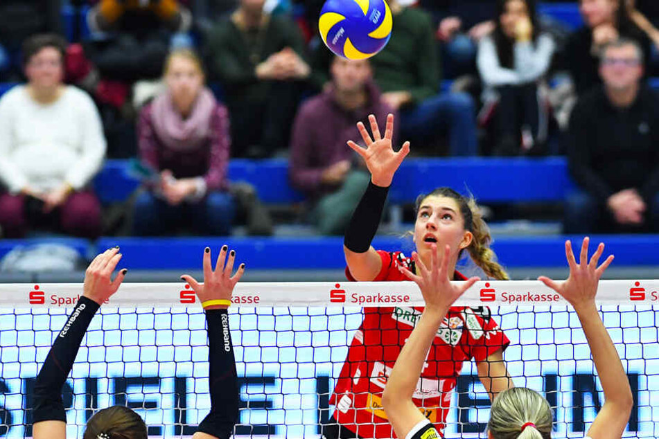 Nikola Radosova im Angriff gegen Potsdam.