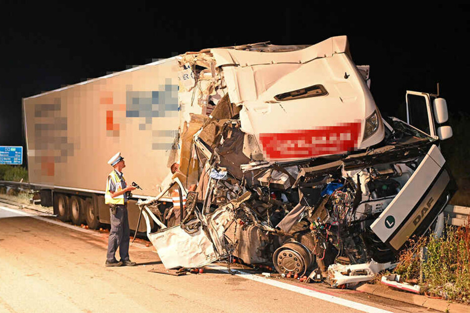 A4 Nach Schwerem Unfall Dicht Lkw Will Mitten Auf Der Fahrbahn Starthilfe Geben Tag24