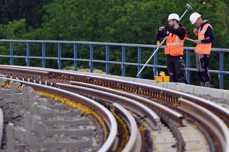 Seit 2007 wird bereits an dem Bahnhof gebaut. Der Zugverkehr war seitdem jedoch nie komplett gesperrt.