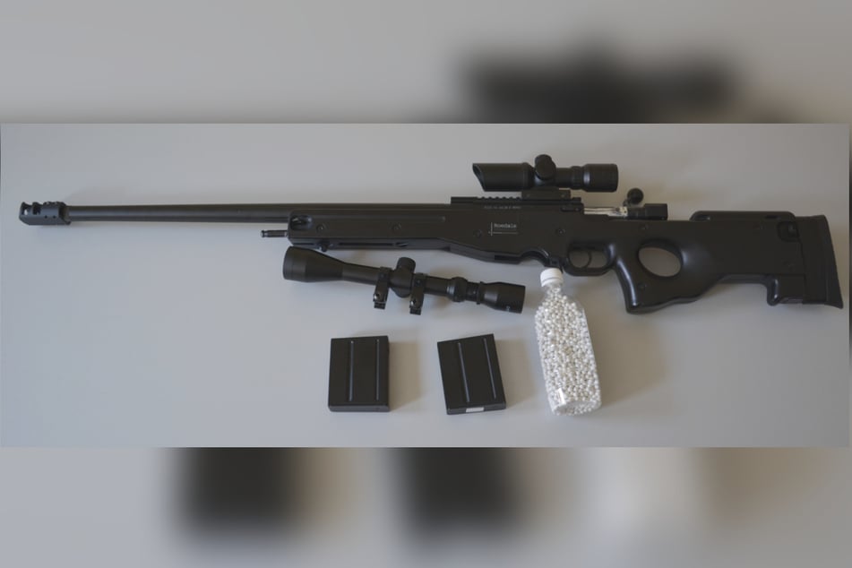 Mit diesem Softairgewehr schossen die beiden jungen Leute aus einem Fenster.