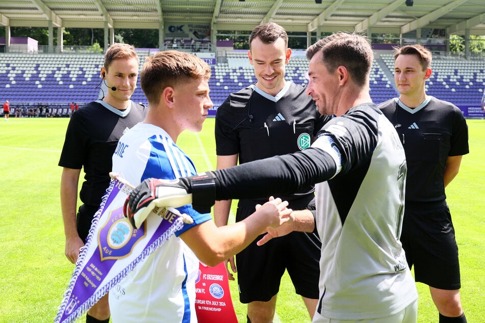 Im Vorjahr gab es das Hinspiel zwischen Aue und dem FC Glenavon. Martin Männel (r.) und seine Mannen gewannen 5:0.