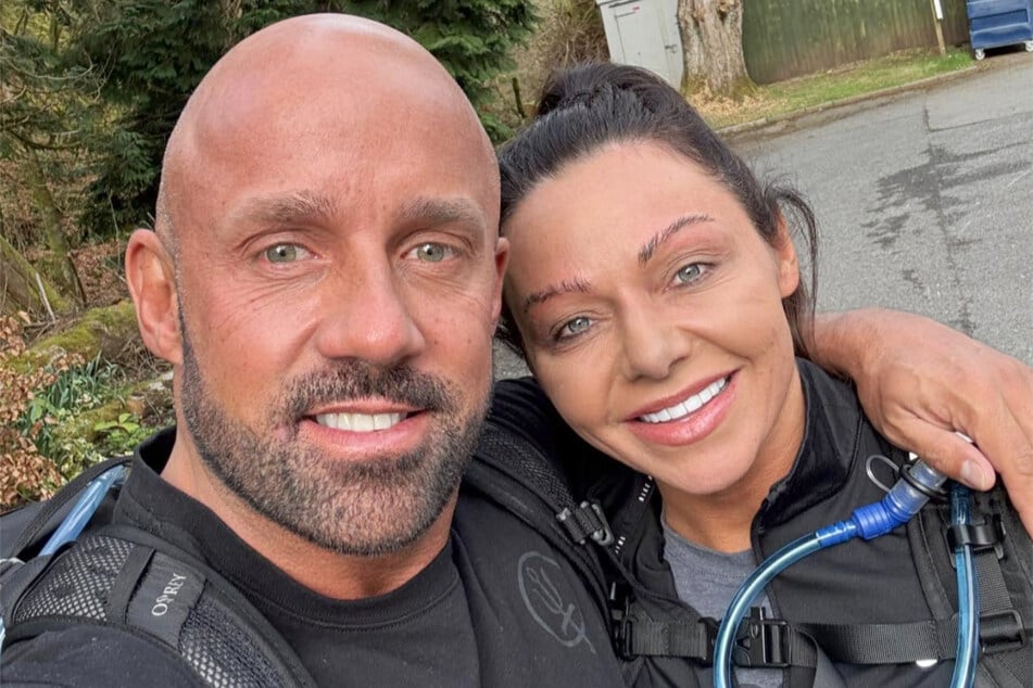 Als seine Frau den 46-Jährigen auf den Boden liegen sah, rief sie sofort den Notruf an.