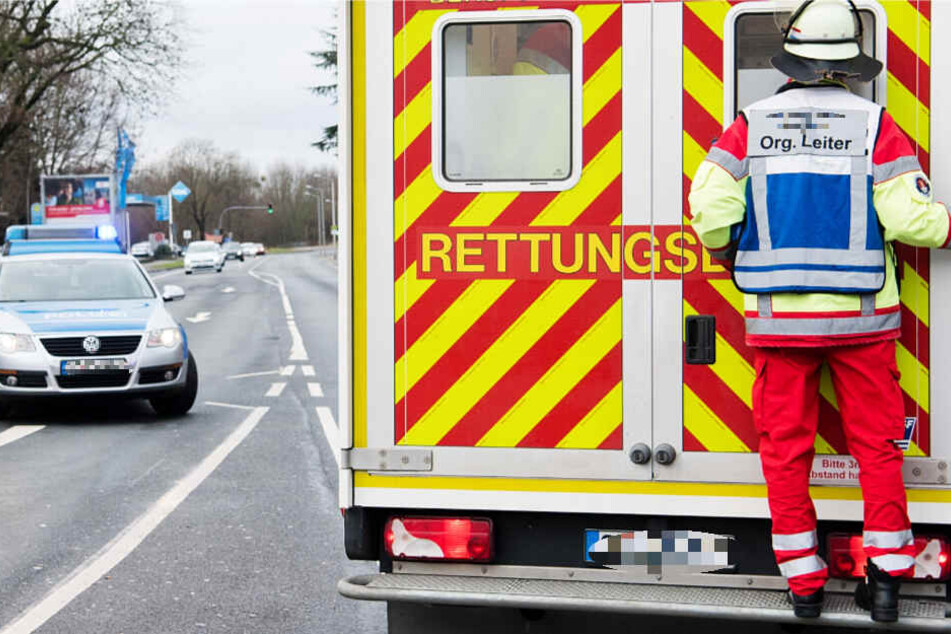 Der Rettungsdienst konnte dem Kleinbus-Fahrer nicht mehr helfen (Symbolbild).