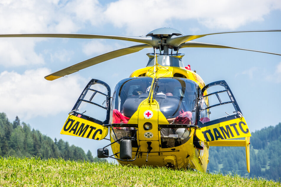 Eine 59-jährige Frau musste mit einem Helikopter in ein Krankenhaus gebracht werden. (Symbolbild)