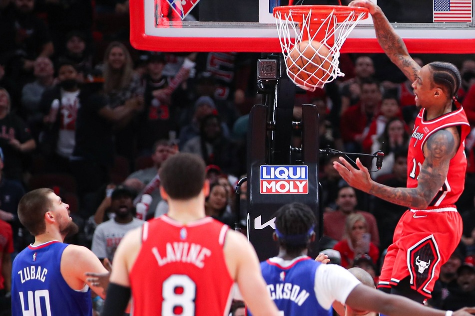 NBA: The Bulls hold on for a big home win over the Clippers
