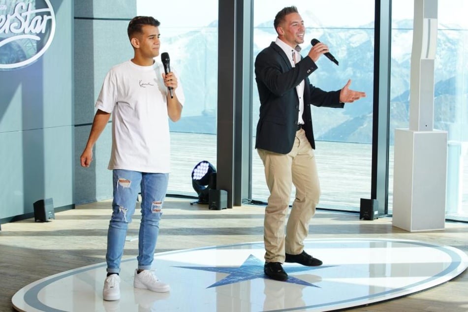 Und los geht's: Zusammen mit seinem Duett-Partner Elvin Kovaci performte Ramon "Only You".