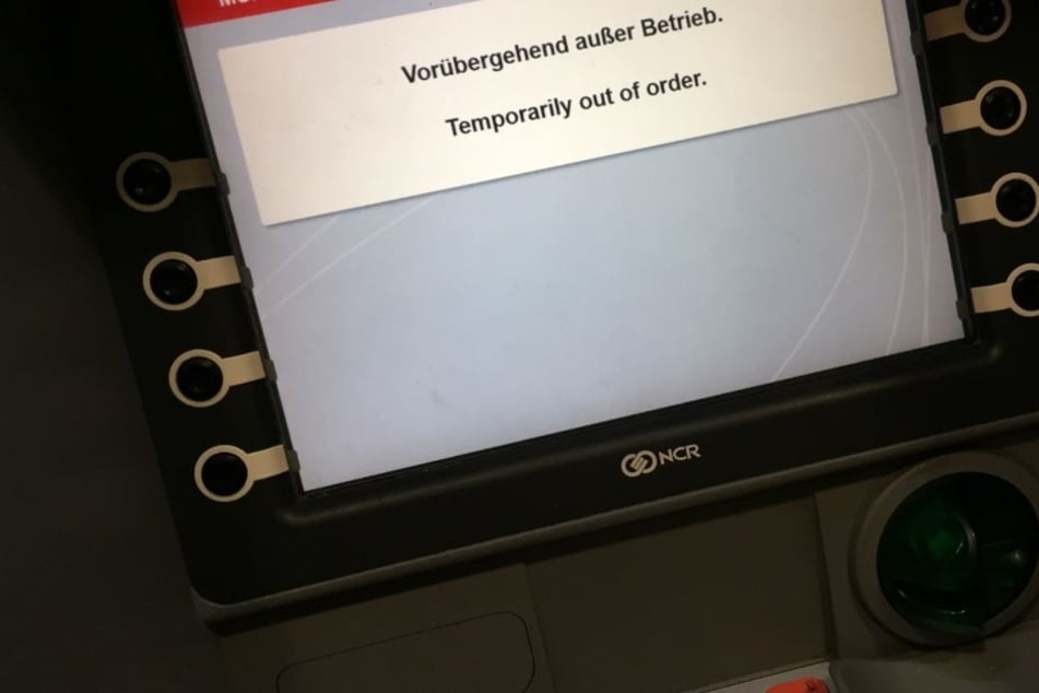 Auch am Donnerstag könnten einige Geldautomaten in Hessen leer bleiben (Symbolbild).