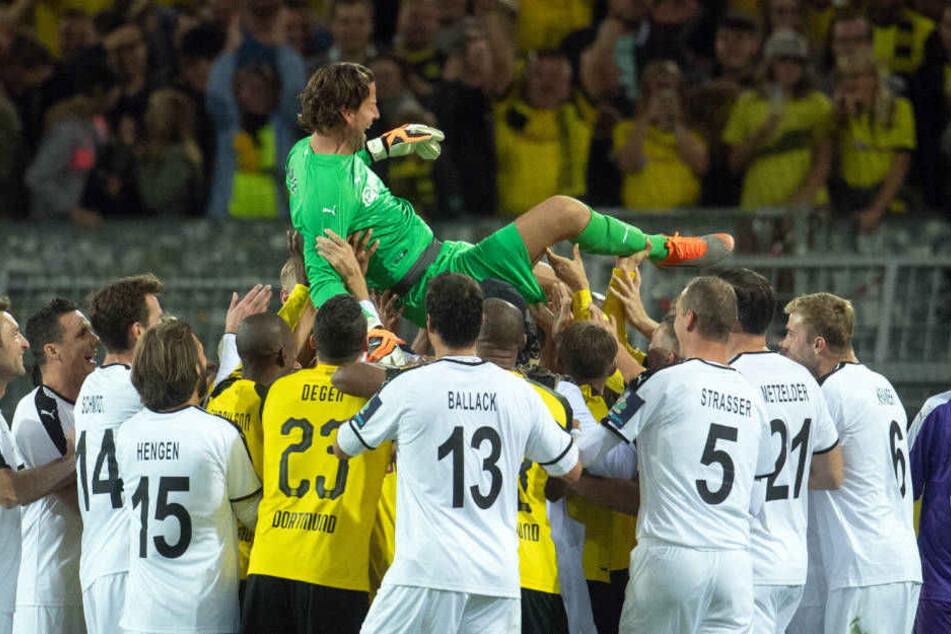 Fans und Freunde feiern Roman Weidenfeller.