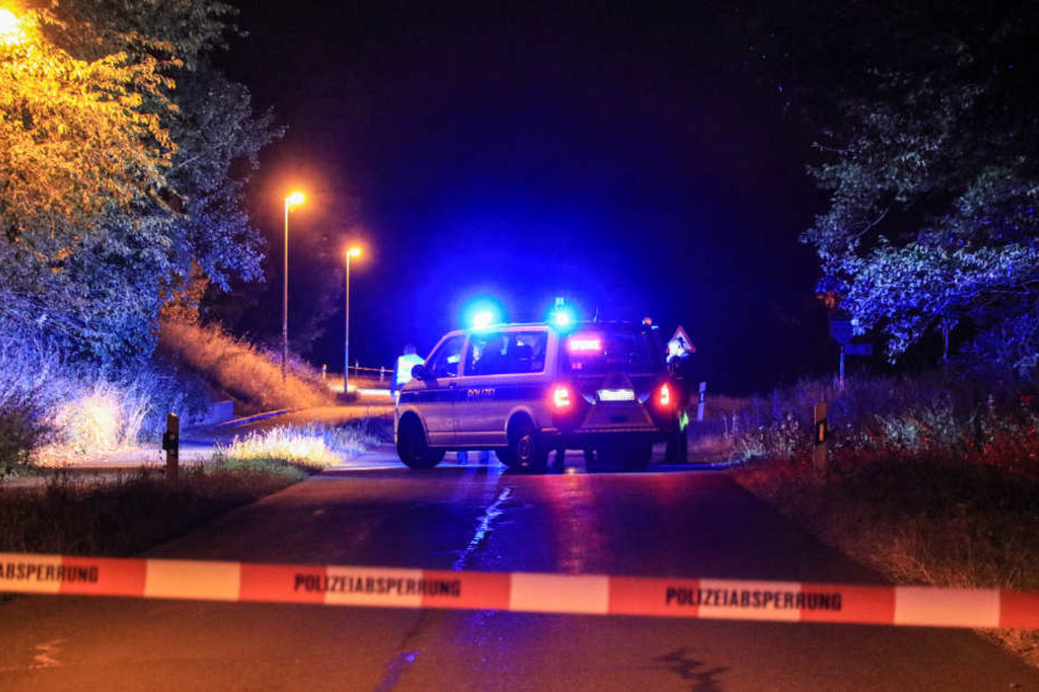 Die Polizei richtete einen Sicherheitsbereich um das verdächtige Paket ein.