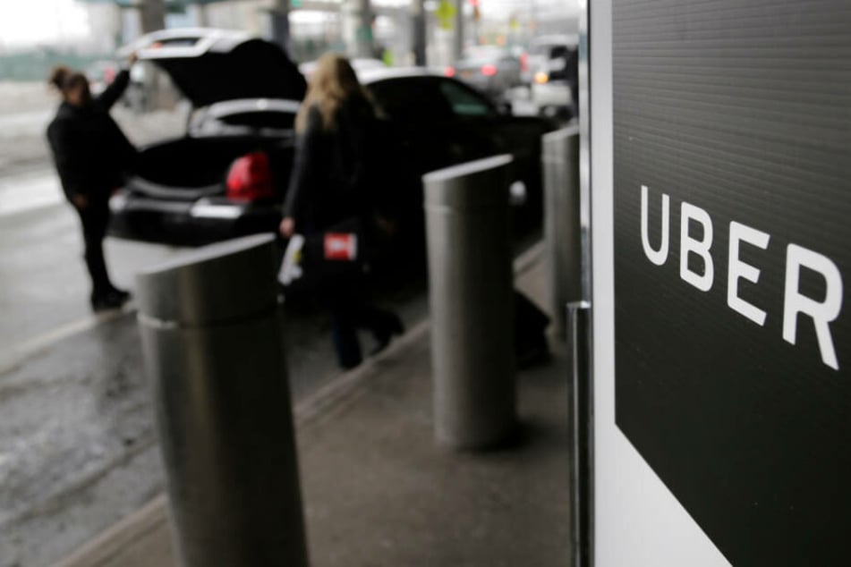 Uber-Abholpunkt am LaGuardia-Flughafen in New York: Die Taxi-Konkurrenz startet jetzt in Köln.
