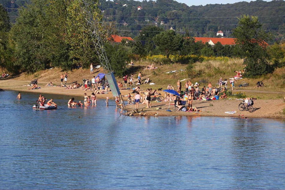 Trotz mehrerer Badetoter war die Kiesgrube auch an diesem Sonntag wieder bestens
besucht.
