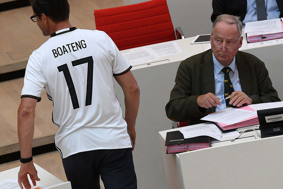 Einige AfD-Bundestagsabgeordnete wollen eine eigene Parlamentsfußballmannschaft gründen.