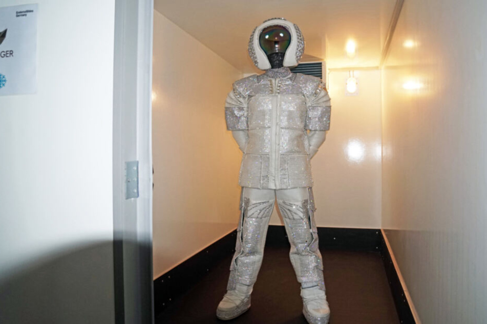 Vielleicht nicht so kalt wie im All, dennoch für den Astronauten eine willkommene Abkühlung.