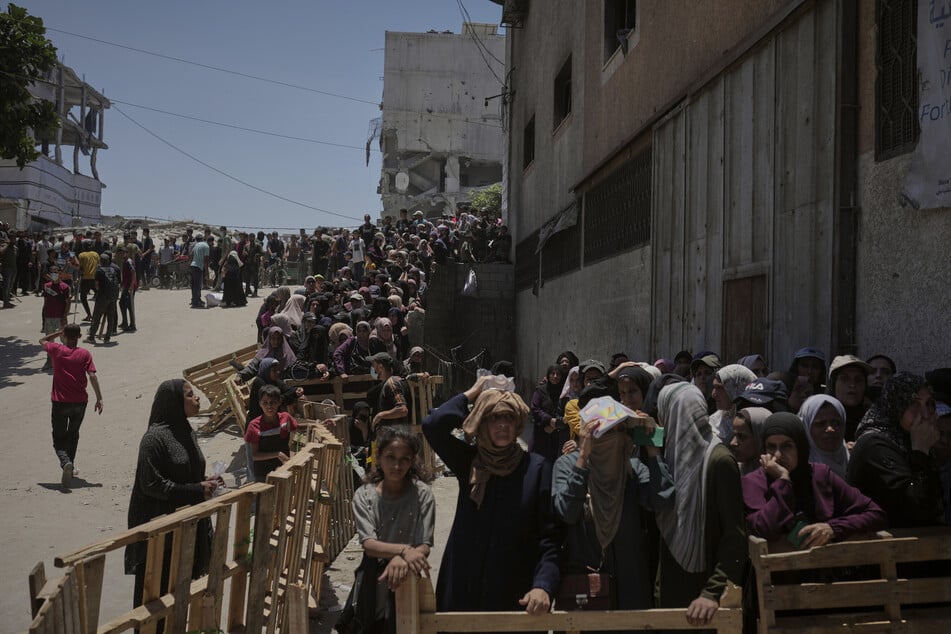 Bei einem Verteilzentrum im Gazastreifen sollen 27 Menschen ums Leben gekommen sein.