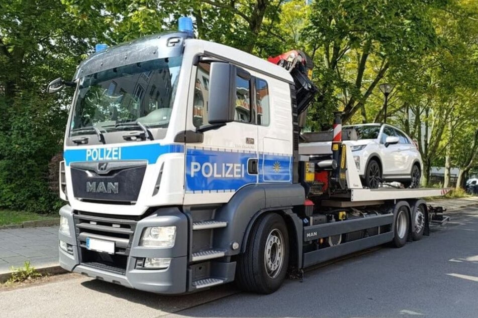 Bei der Razzia stellte die Bundespolizei ein Auto der beiden sicher.