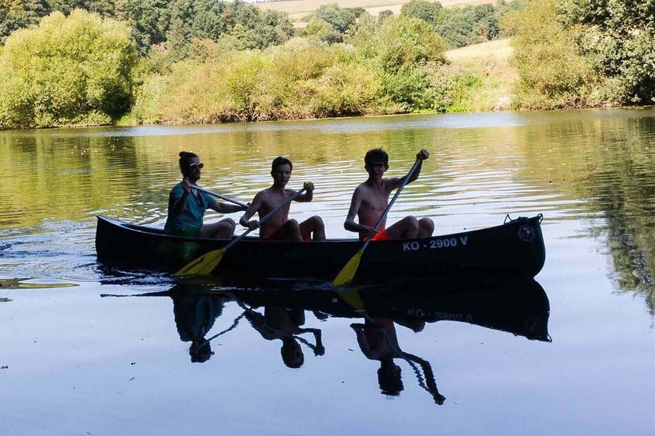 Doch etwas auf dem Wasser, aber keine Lust auf SUP: Wie wäre es mit Paddeln auf der Lahn?