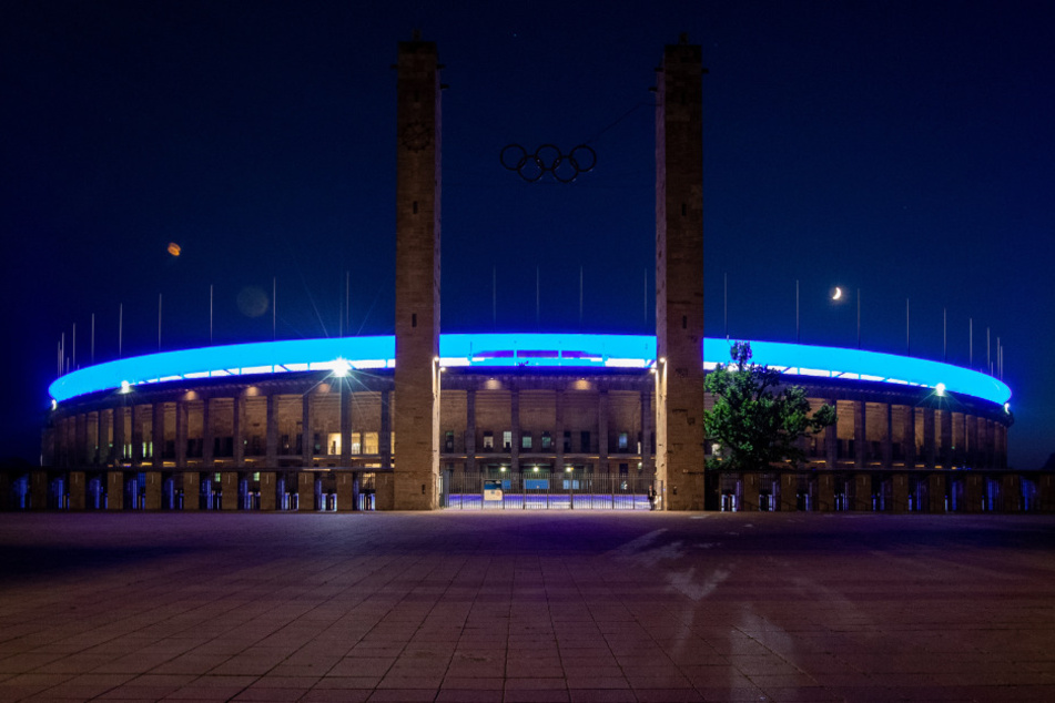 Am zweiten Spieltag darf Hertha BSC das erste Heimspiel der Saison gegen Eintracht Frankfurt im Berliner Olympiastadion vor 4000 Fans austragen.