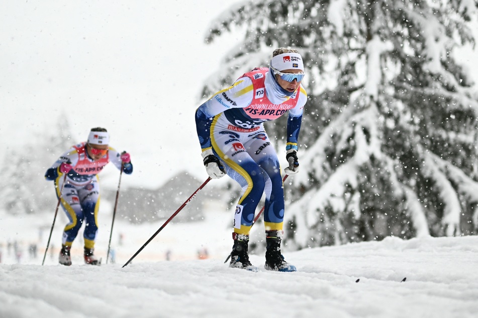 Maja Dahlqvist (29, r.) versorgte ihre Landsfrau Emma Ribom mit den nötigsten Dingen für das Skifahren.