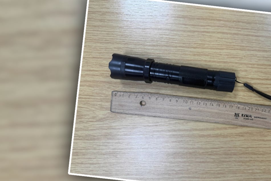 Köln: Senior will "Taschenlampe" in Flugzeug schmuggeln: Dann kommt die Wahrheit ans Licht