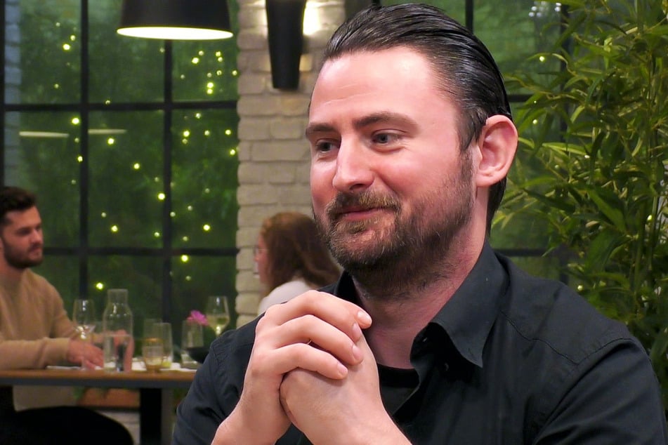 Daniel (29) erzählt bei "First Dates" offen von seiner 20-Kilo-Abnahme, doch sein Blind Date zeigt sich davon kaum beeindruckt.