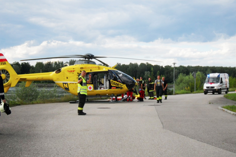 Der Rettungshubschrauber brachte die unterkühlte Frau in eine Klinik.