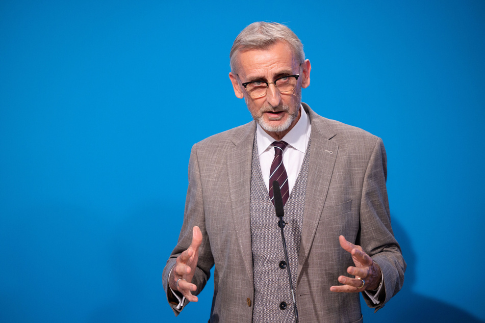 Sachsens Innenminister, Armin Schuster (61, CDU), sprach sich gegen ein komplettes Böller-Verbot aus.