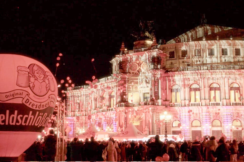 Warum 15.000 Menschen den Theaterplatz der Oper vorziehen