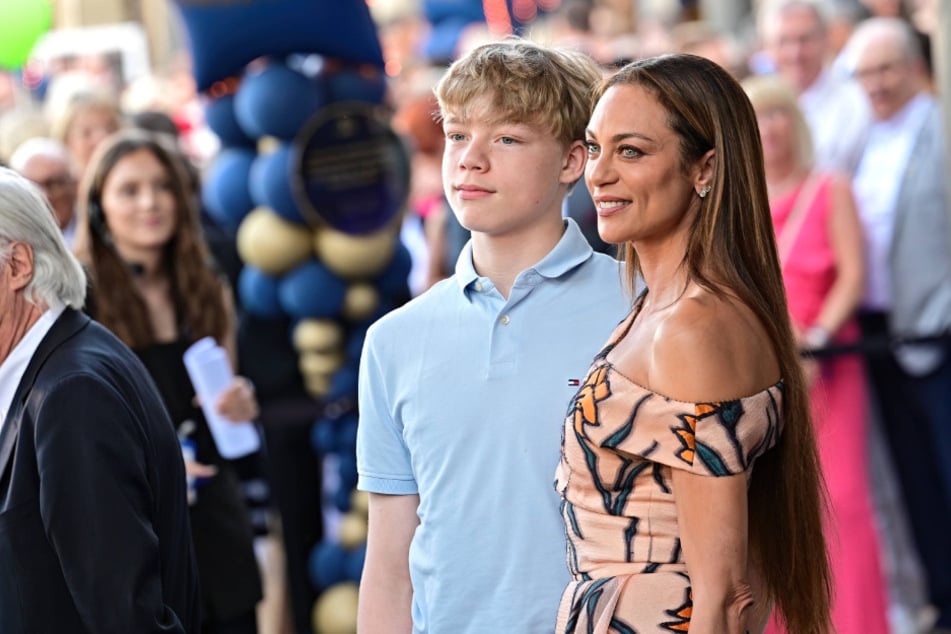 Zusammen mit Sohn Amadeus (15) wohnt Lilly Becker (49) neuerdings in Düsseldorf.