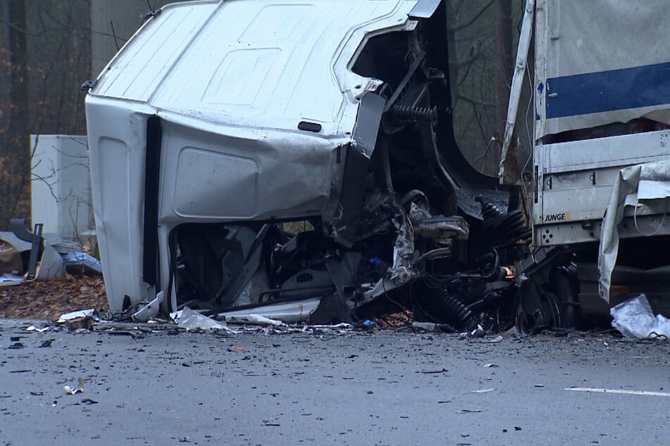 Auch der Lastwagenfahrer kam bei dem Unfall ums Leben.