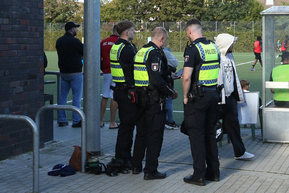 Festnahme in der Halbzeit! Amateurfußballer rennt Polizei in die Arme