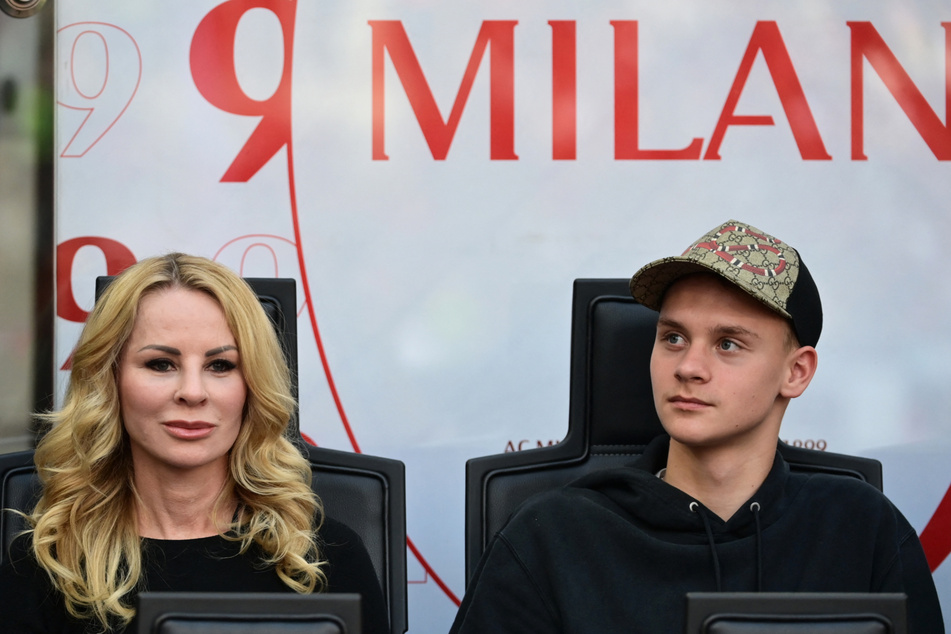 Maximilian (18) mit seiner Mutter Helena Seger (54), zugleich auch Schauspielerin und Lebensgefährtin von Fußball-Legende Zlatan Ibrahimovic.