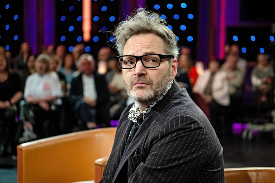 Es gilt inzwischen als sein Markenzeichen, doch am Freitag entschuldigte sich Comedian Paul Panzer (54) dafür, dass er unrasiert im "Riverboat" zu Gast war. Für sein ungepflegtes Aussehen gab es offenbar einen guten Grund.