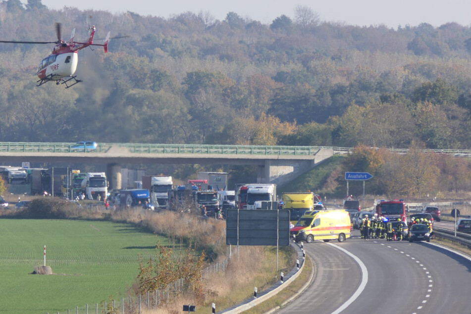 Auf der A14 in Richtung Leipzig ist es am Freitagnachmittag zu einem Unfall gekommen.