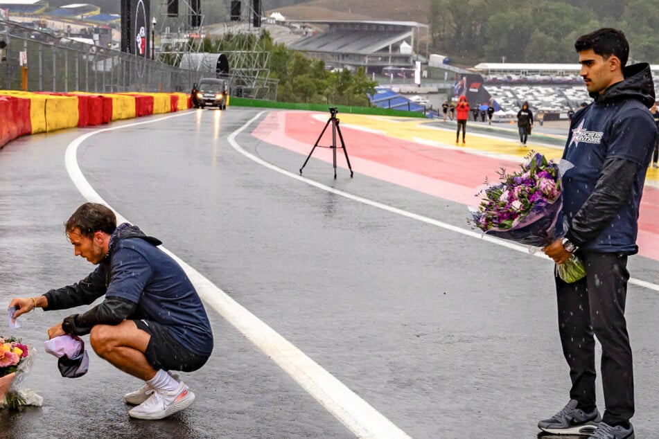 Juan Manuel Correa (23, r.) fährt wieder Formel-2-Rennen und trauert mit Pierre Gasly im belgischen Regen.
