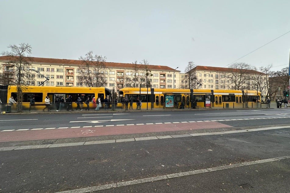 Eine Kollision zweier Straßenbahnen sorgte am Freitagmittag im Bereich der Haltestelle "Hygienemuseum" für Behinderungen.