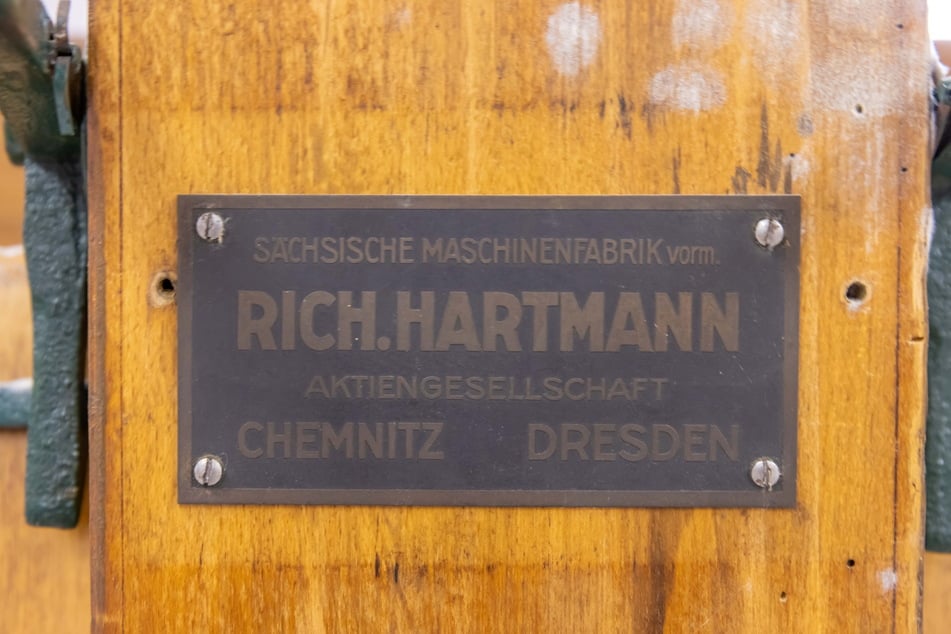 Auch eine Wäschemangel aus der Hartmann-Fabrik versteckt sich in dem vergessenen Raum.