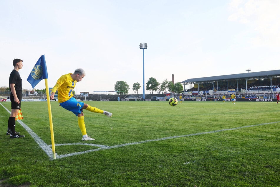 12.000 Fans werden am Samstag zum Pokalfinale zwischen Lok Leipzig und Aue im altehrwürdigen Bruno-Plache-Stadion erwartet, für den FCE gab es 2000 Karten.