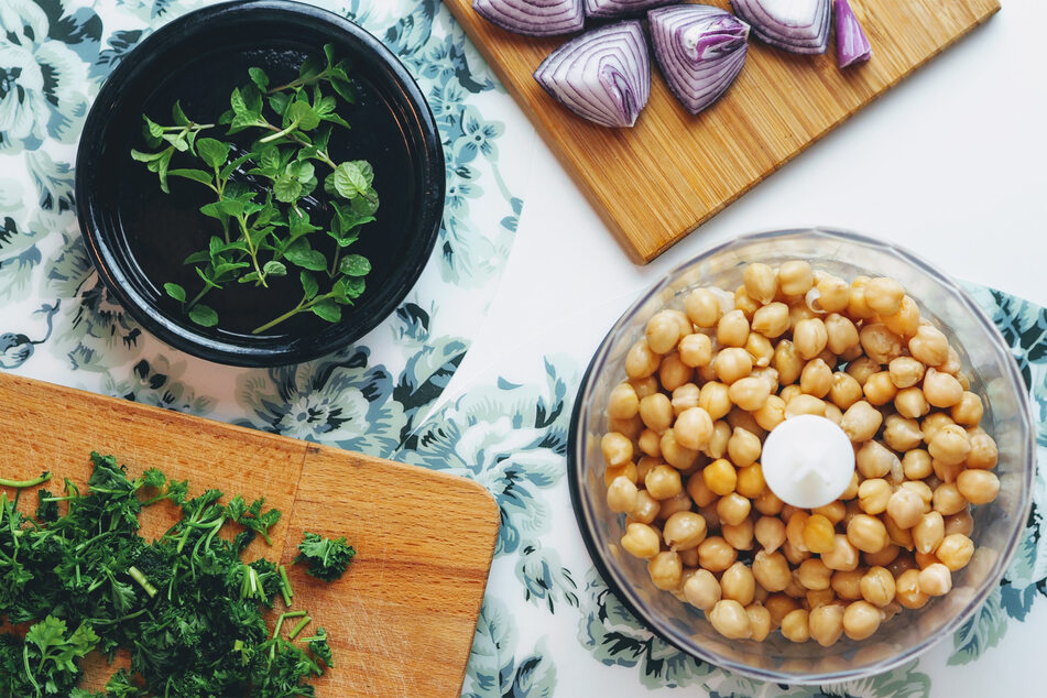 Good, fresh ingredients are the key to making a vibrant and tasty homemade hummus.