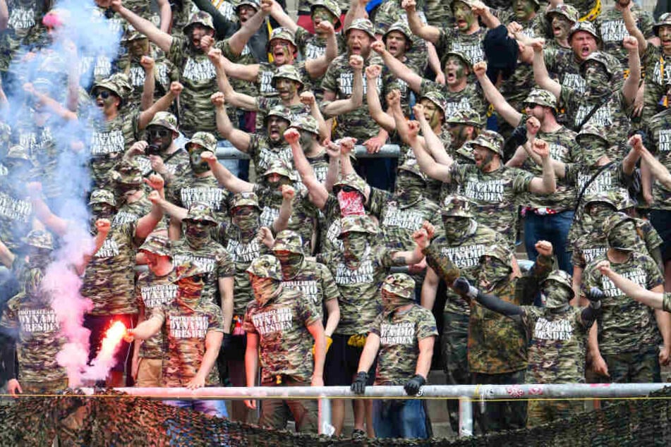 Die Dynamo-Fans waren in Karlsruhe in Camouflage-Optik aufgelaufen und hatten dem DFB den Krieg erklärt.