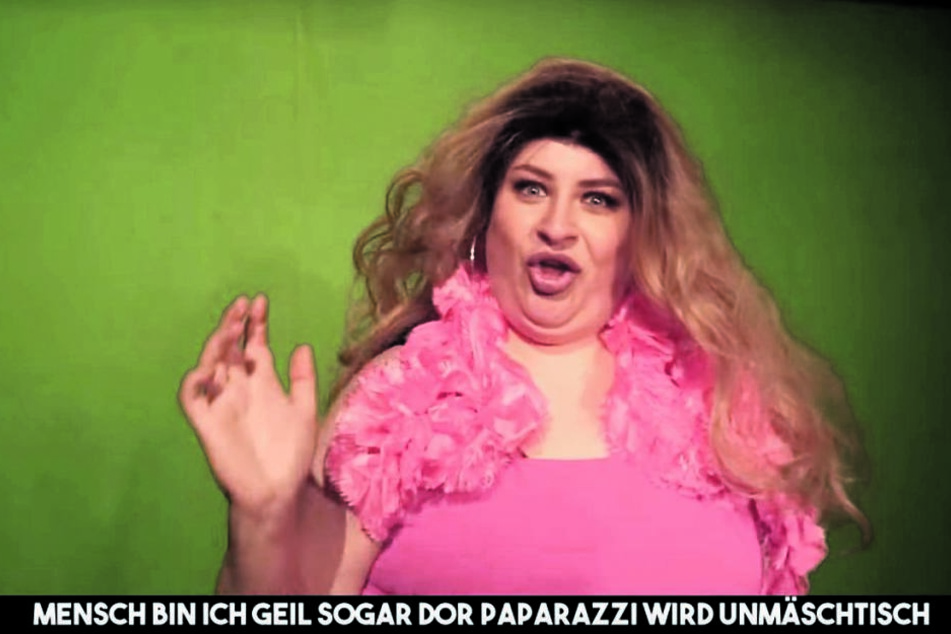 Aline Bachmann (24) parodiert in ihrem neuen Video Youtuberin Shirin David (23).