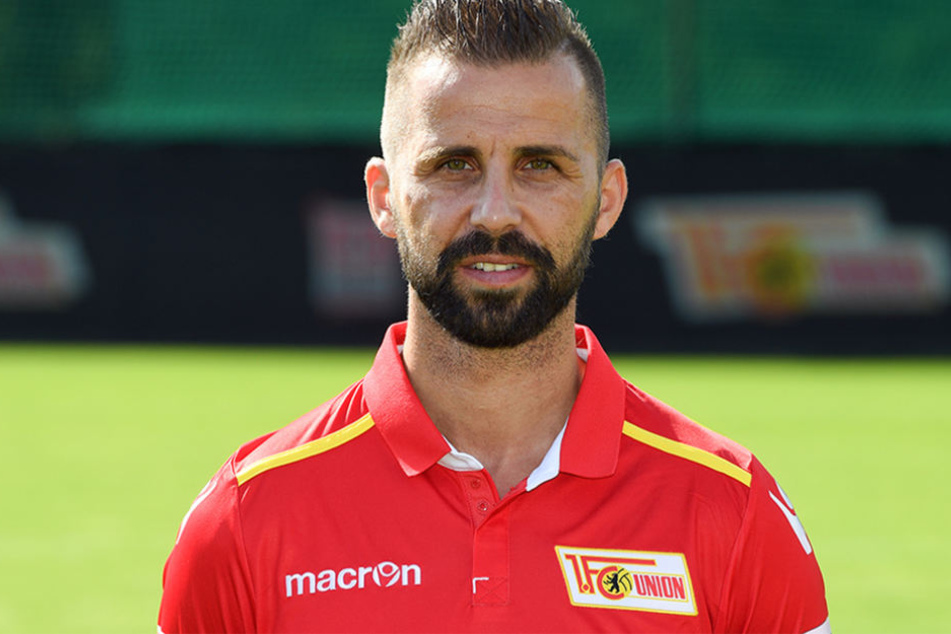 Benjamin Köhler aufgenommen während des offiziellen Fototermins der Saison 2016/2017 im Trikot vom 1. FC Union Berlin.