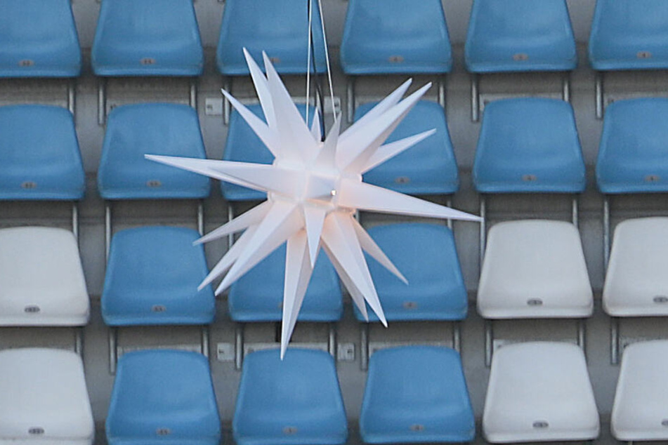 Im CFC-Stadion hängt bereits ein Adventsstern.