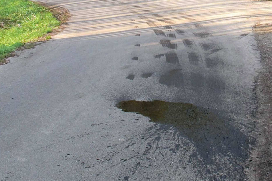 Die Ölspur in Werdau war laut Polizeiangaben mehrere hundert Meter lang. (Symbolbild)