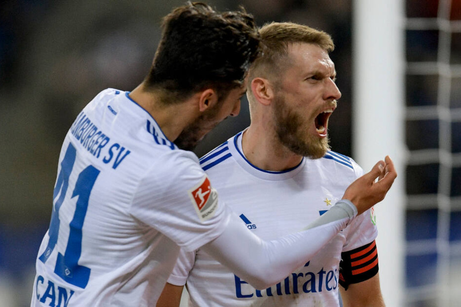 Berkay Özcan (links) und Aaron Hunt jubeln nach dem Treffer für den HSV.