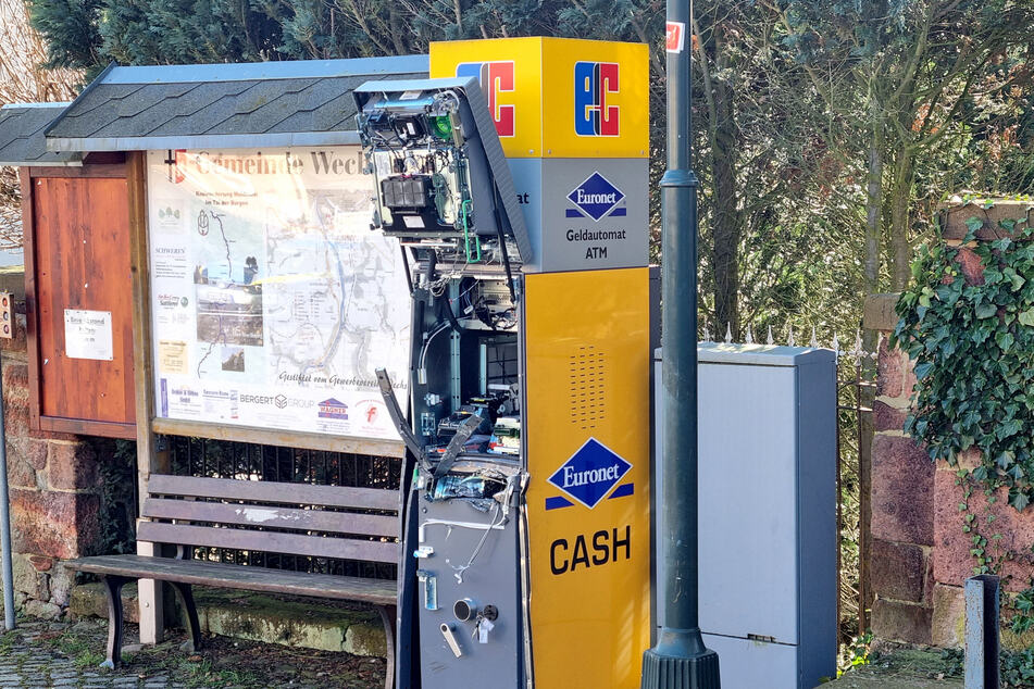 Hier kann vorerst keiner mehr Geld abheben: Der einzige Geldautomat in Wechselburg (Landkreis Mittelsachsen) wurde gesprengt.
